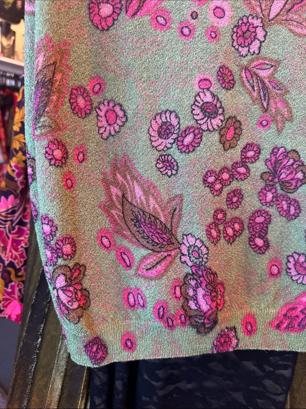 Vintage Floral Sleeveless Shimmer Knit Top - Pink on Green - Picture 5 of 7